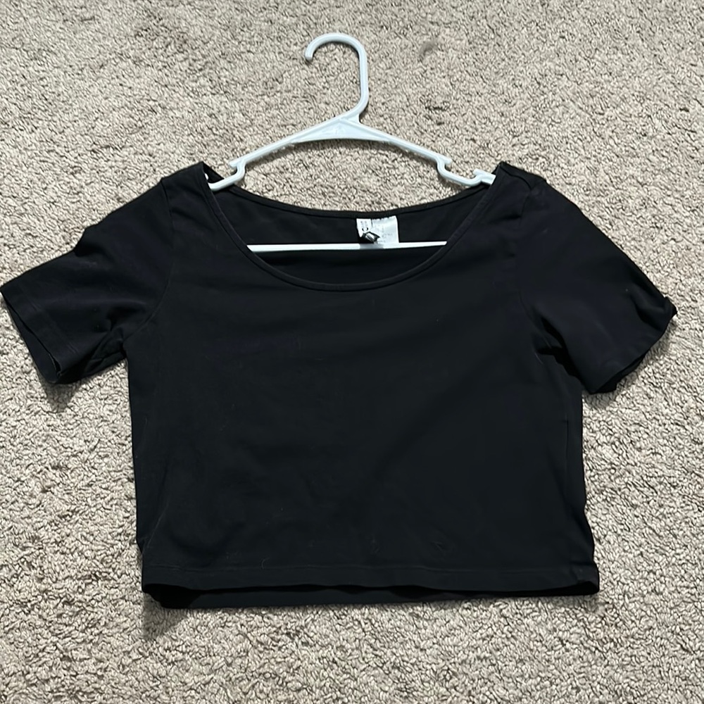 H&M black crop top